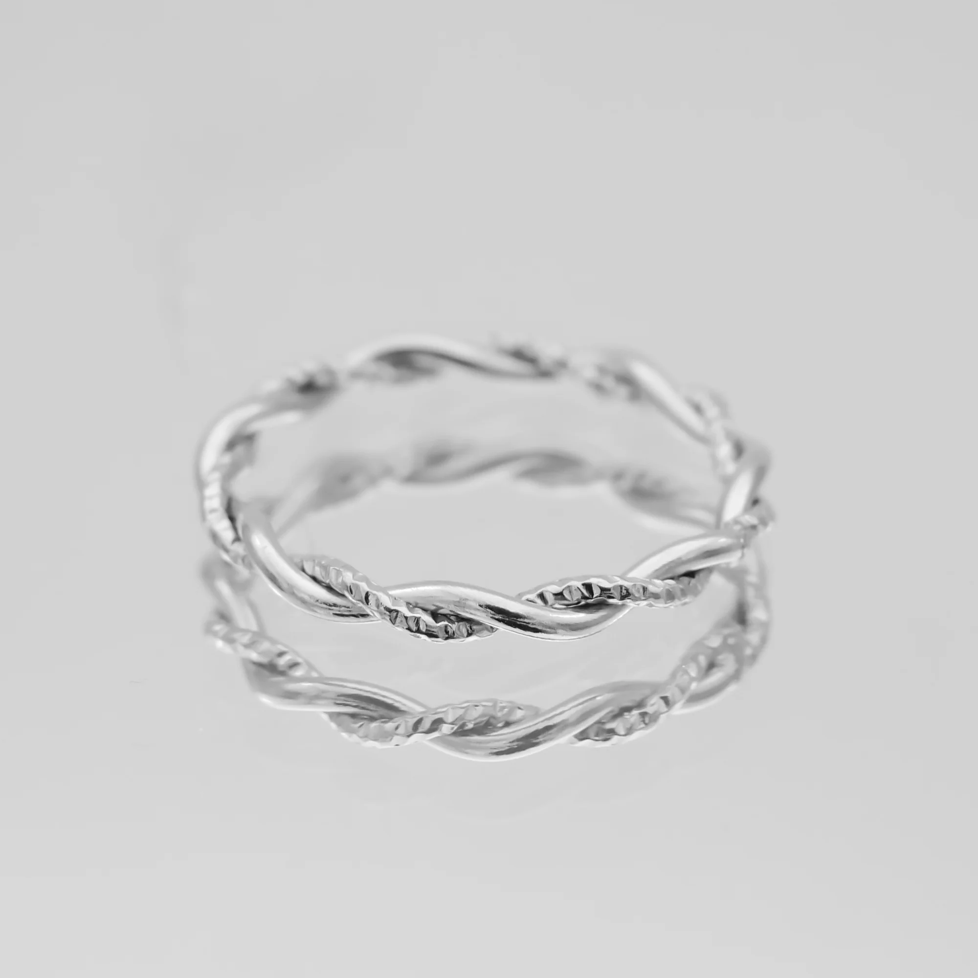 Aicha Twisted Ring - Image 9