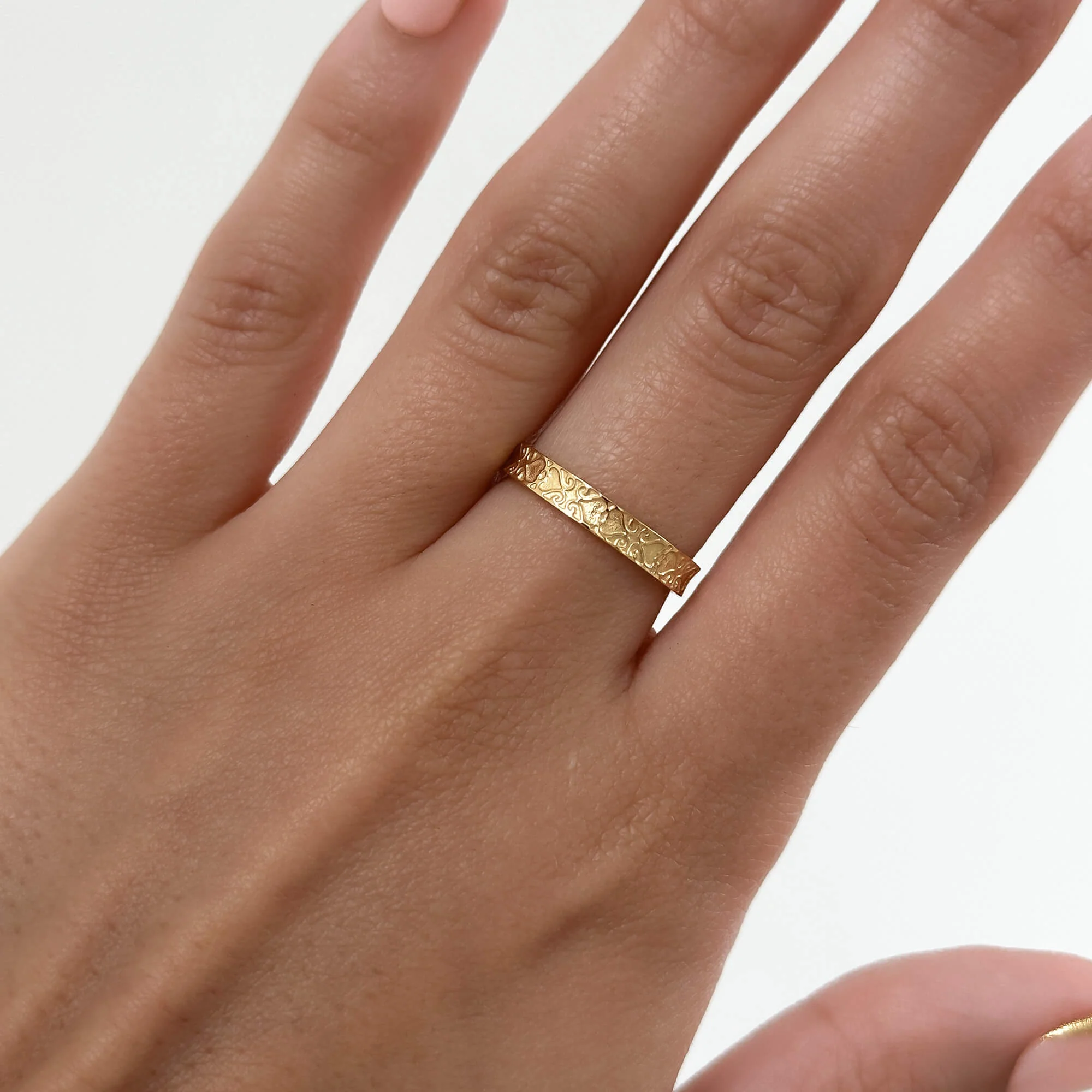 Aurora Celtic Pattern Ring - Image 4