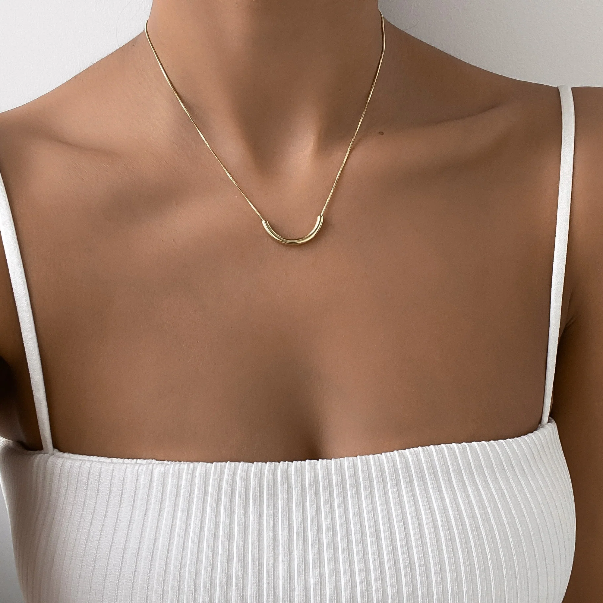 Cerys Crescent Bar Necklace - Image 2