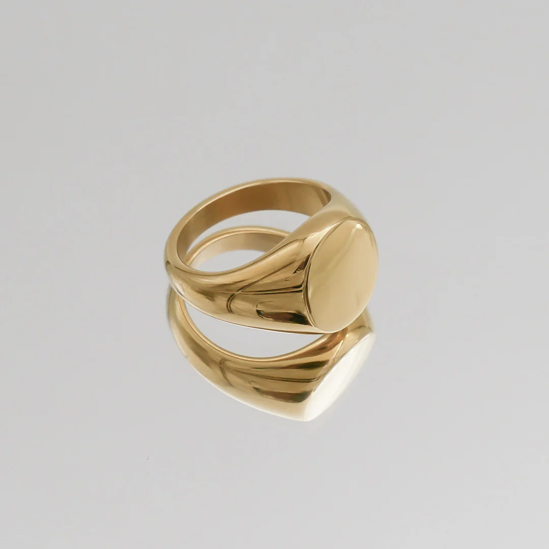 Classic Gold Signet Ring - Image 3