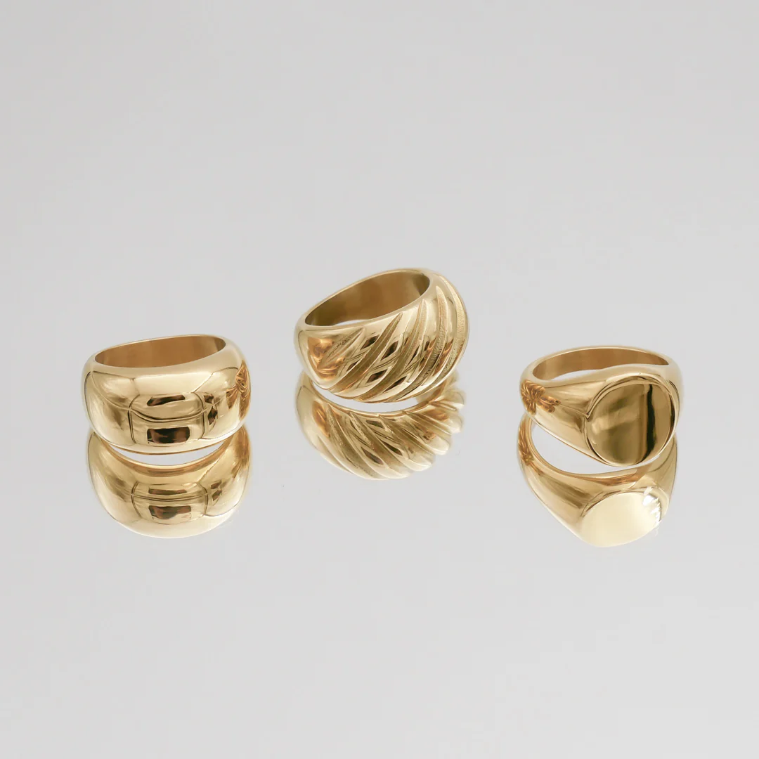 Classic Gold Signet Ring - Image 4