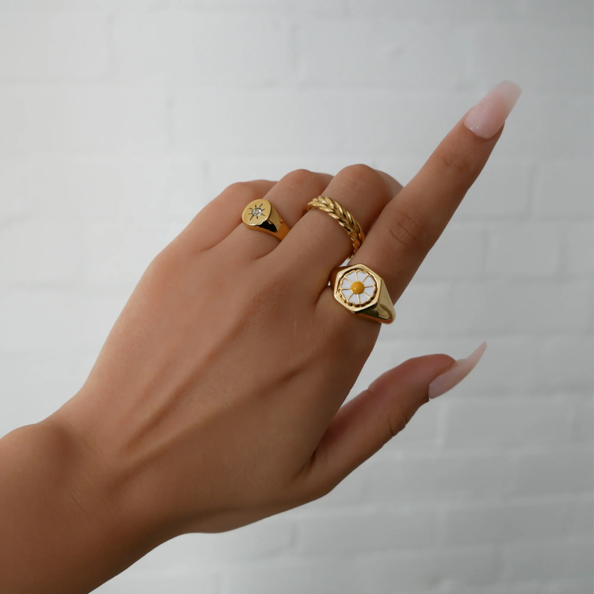 Daisy Signet Ring - Image 2