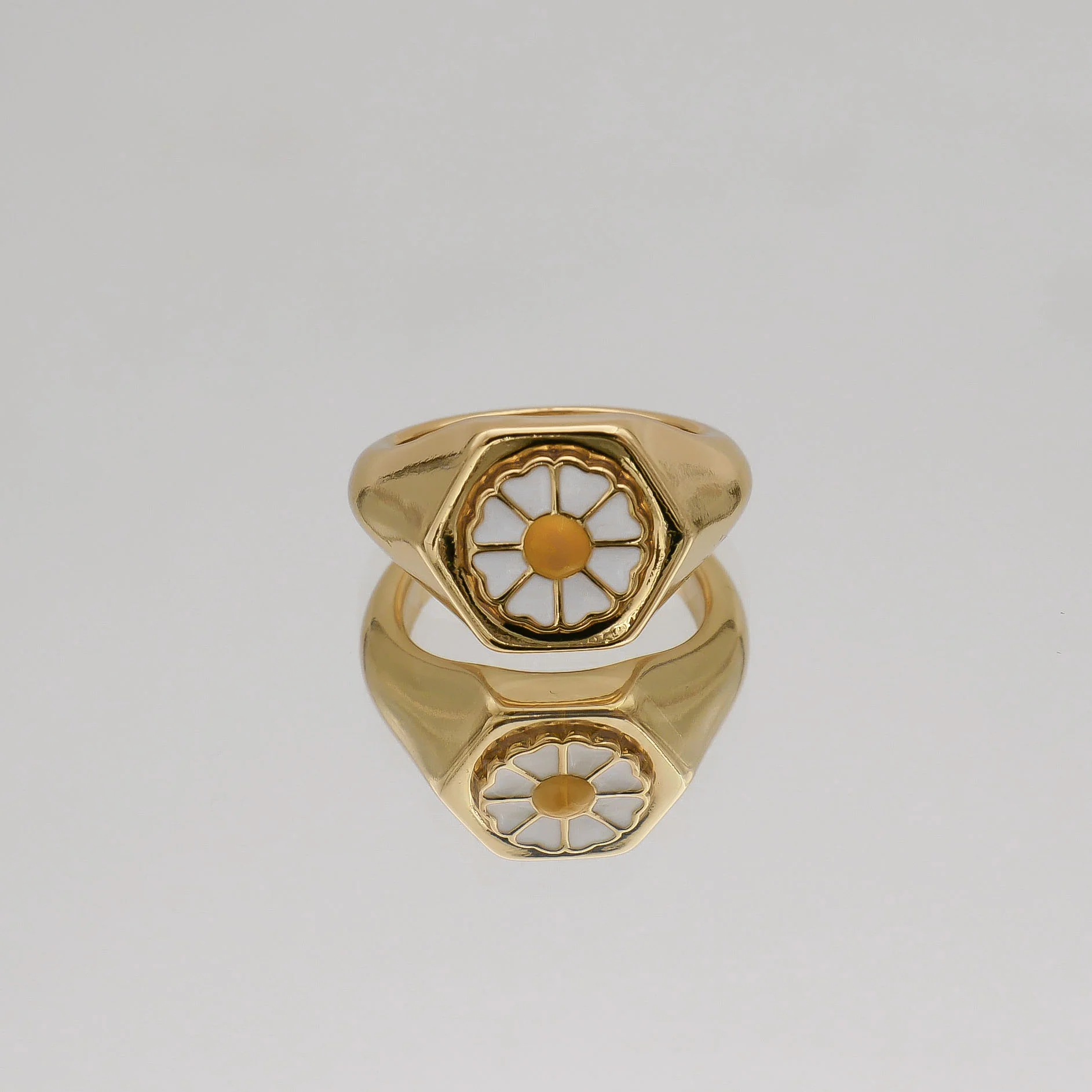 Daisy Signet Ring - Image 5