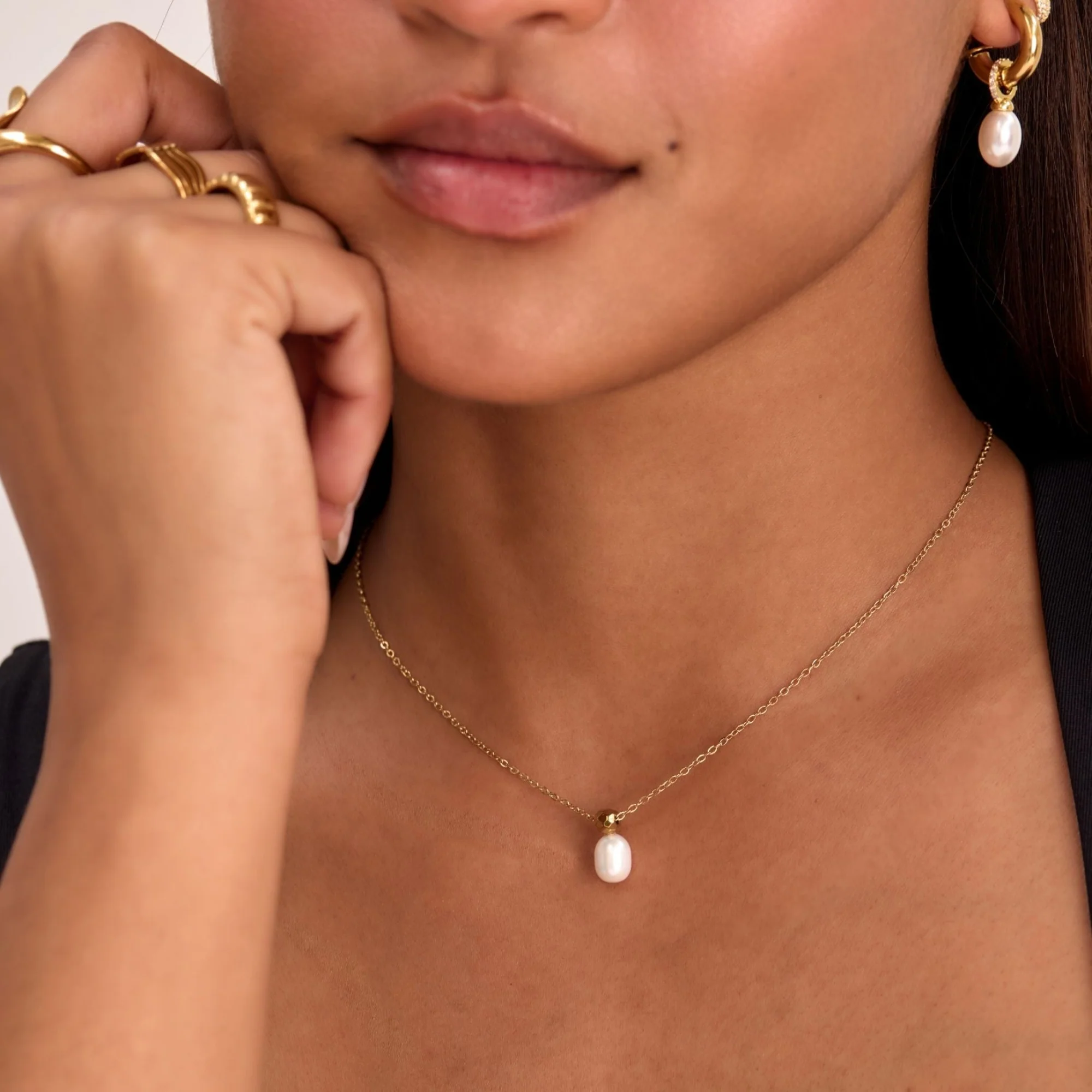 Dara Pearl Drop Necklace - Image 3