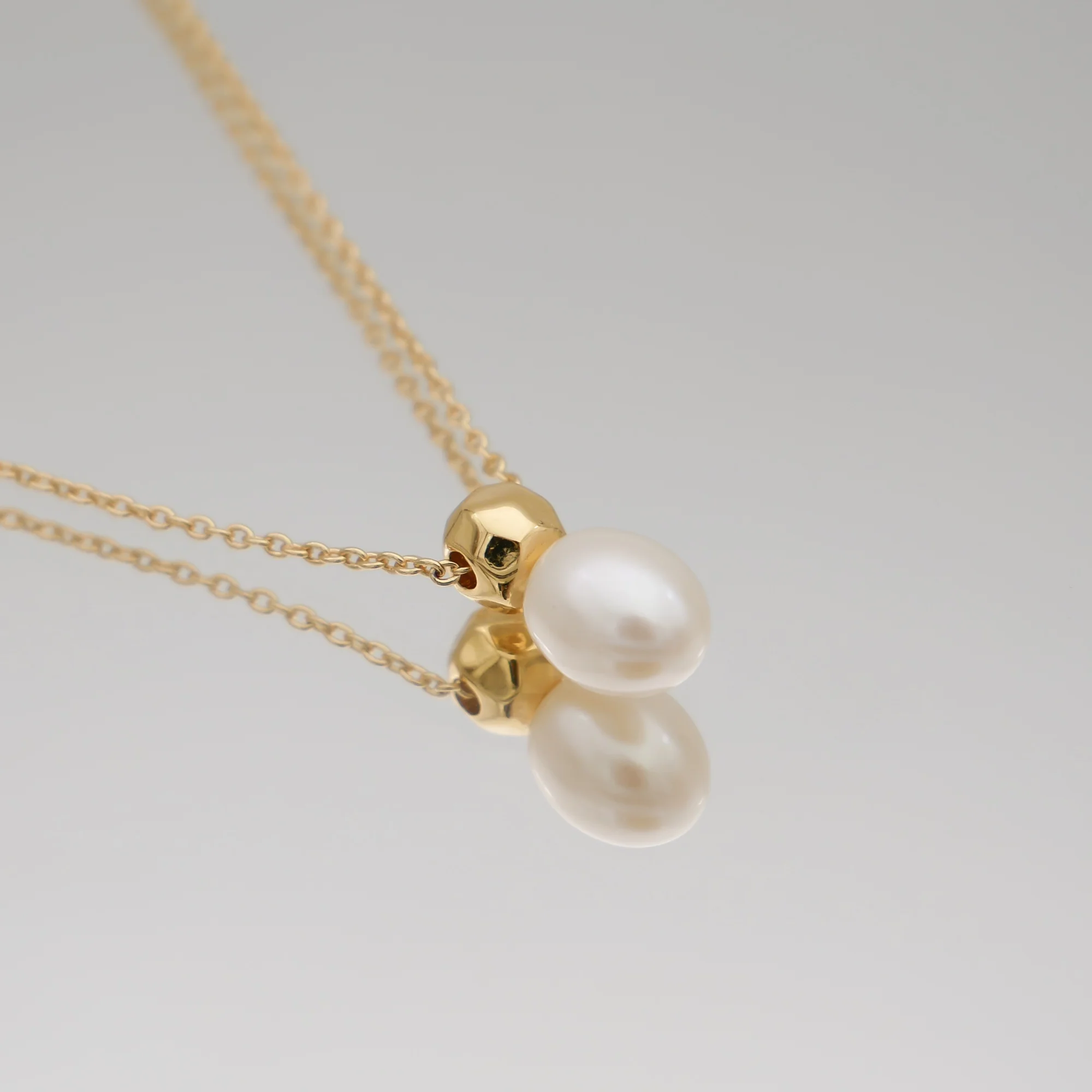 Dara Pearl Drop Necklace - Image 4