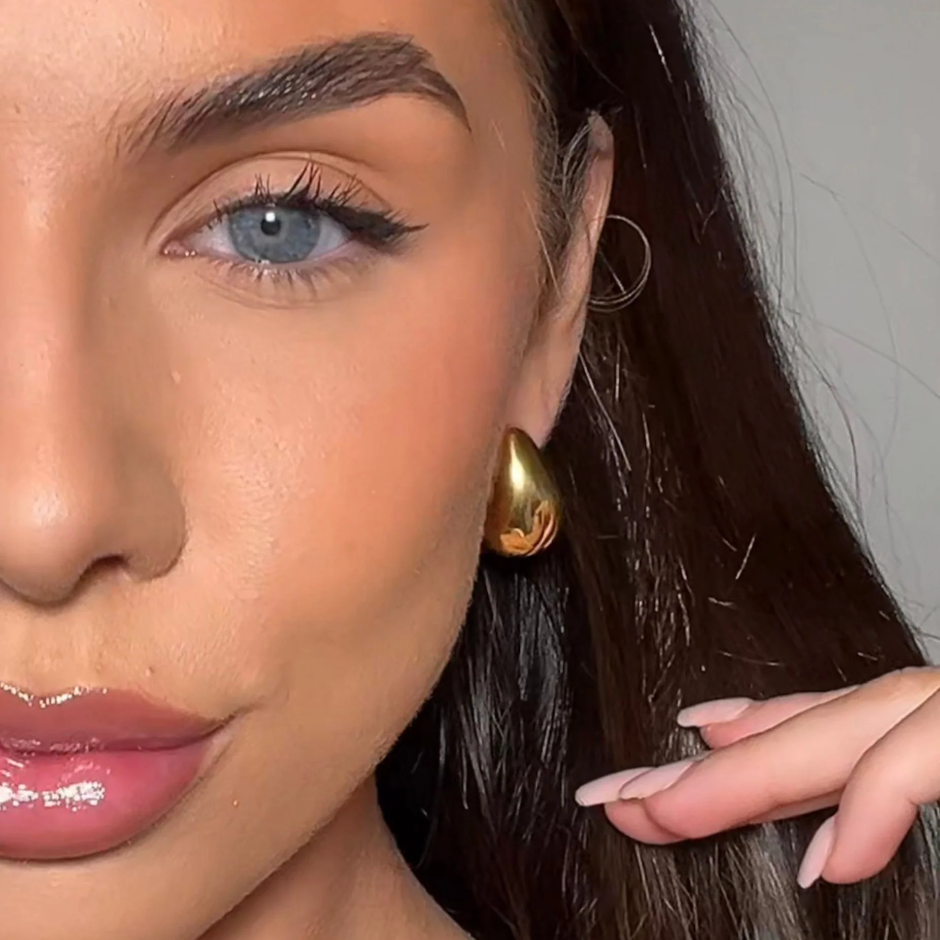 Ella Drop Earrings - Image 7