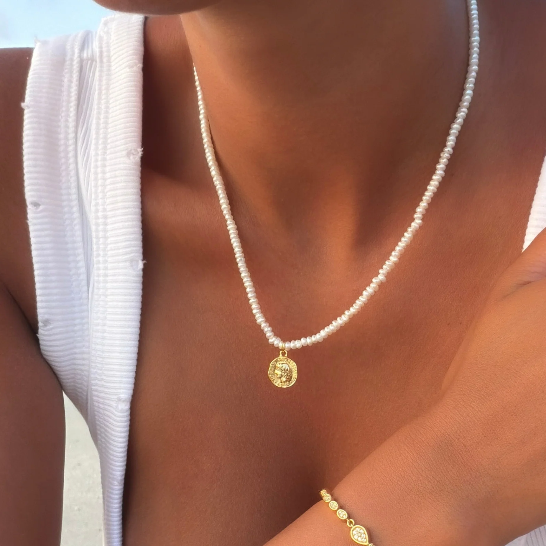 Emily Coin Pearl Necklace - Image 5