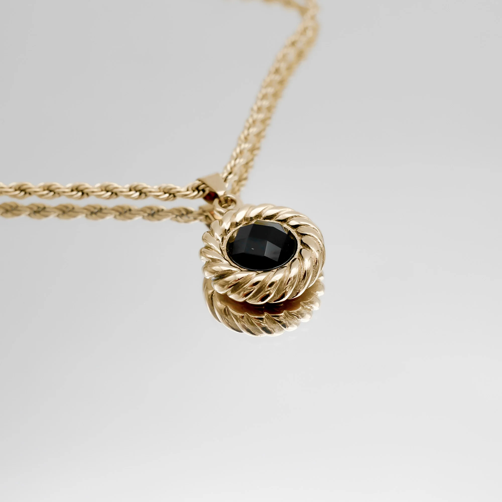 Esme Onyx Round Necklace - Image 3