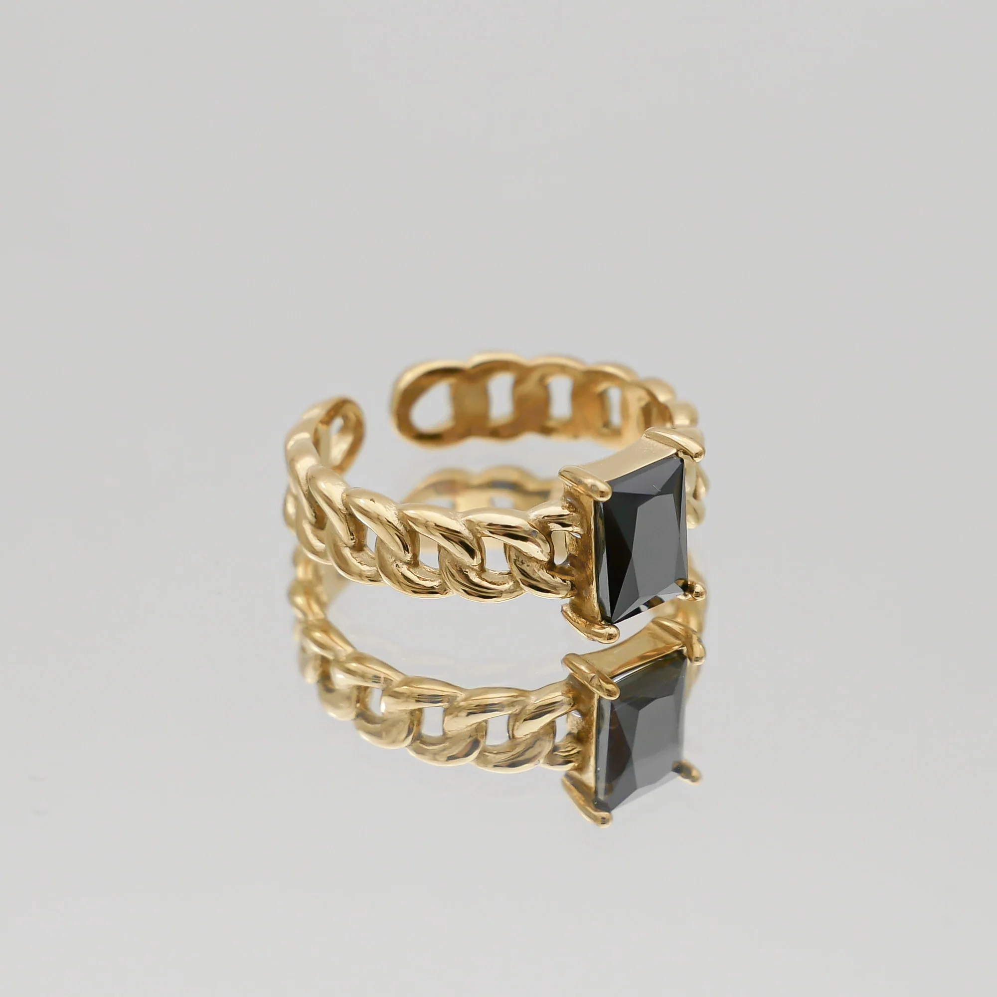 Laria Cuban Ring - Image 5