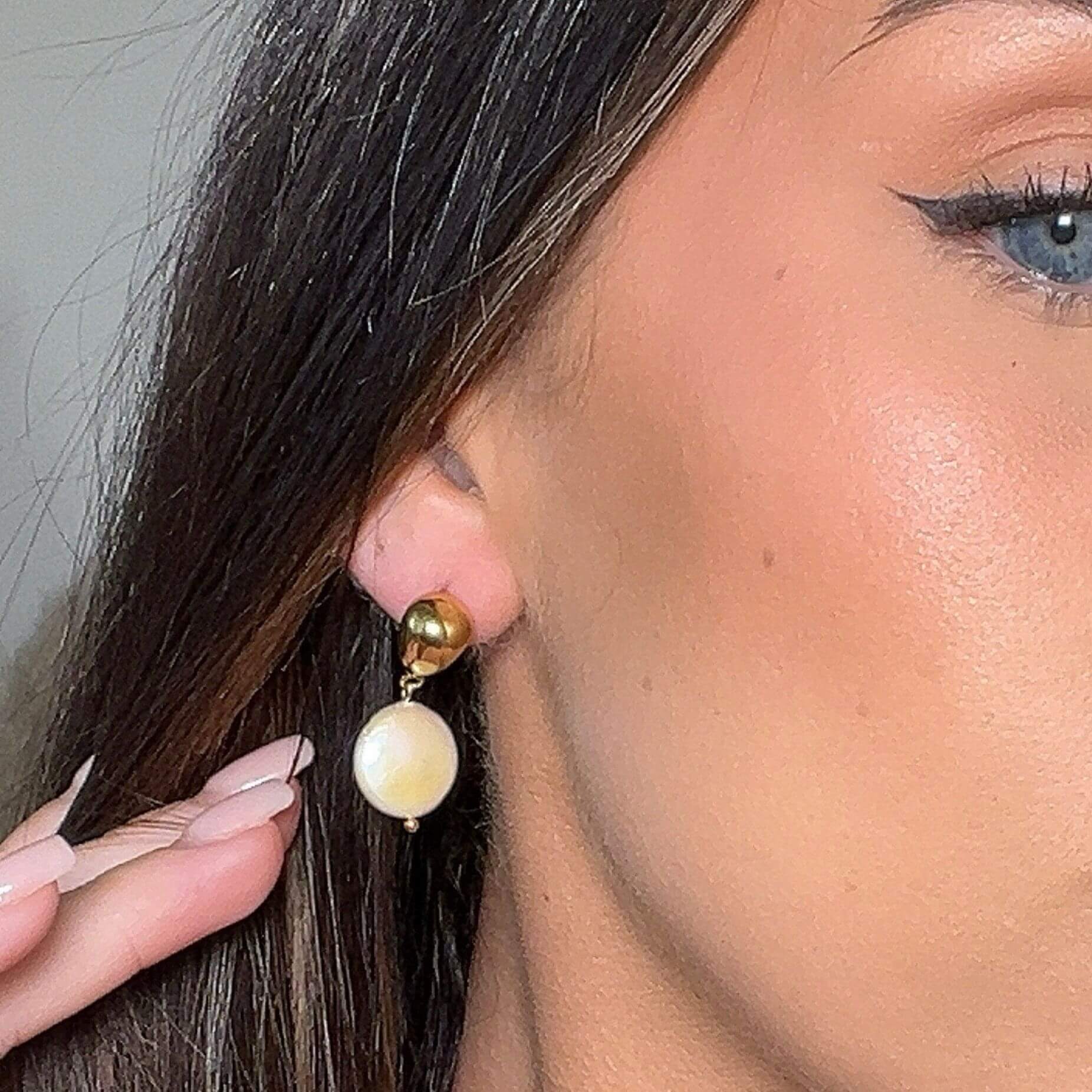 Margot Pearl Earrings - Image 3