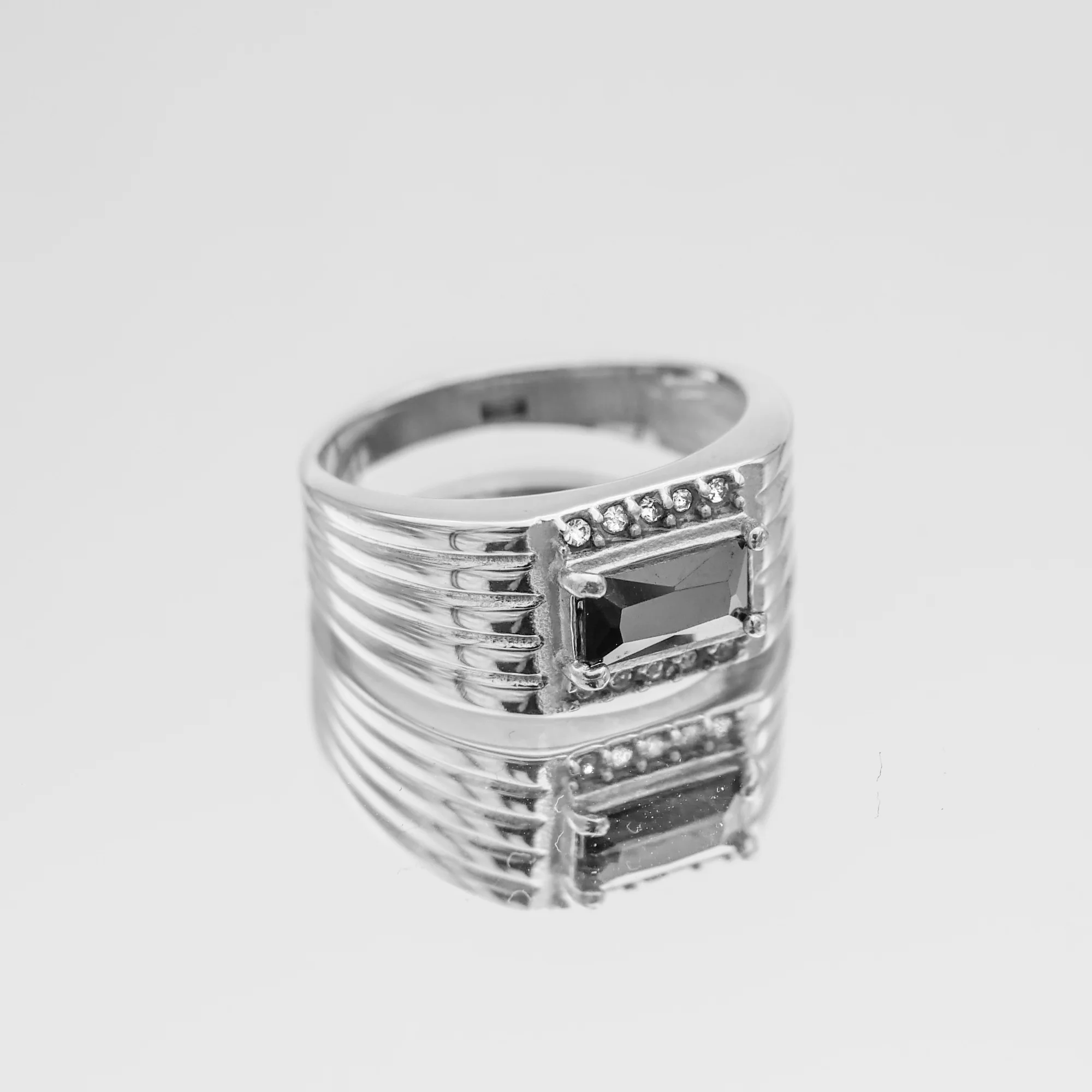 Myla Onyx Signet Ring - Image 5