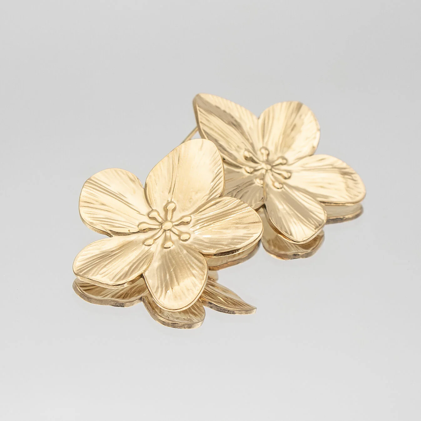 Naya Flower Earrings - Image 4