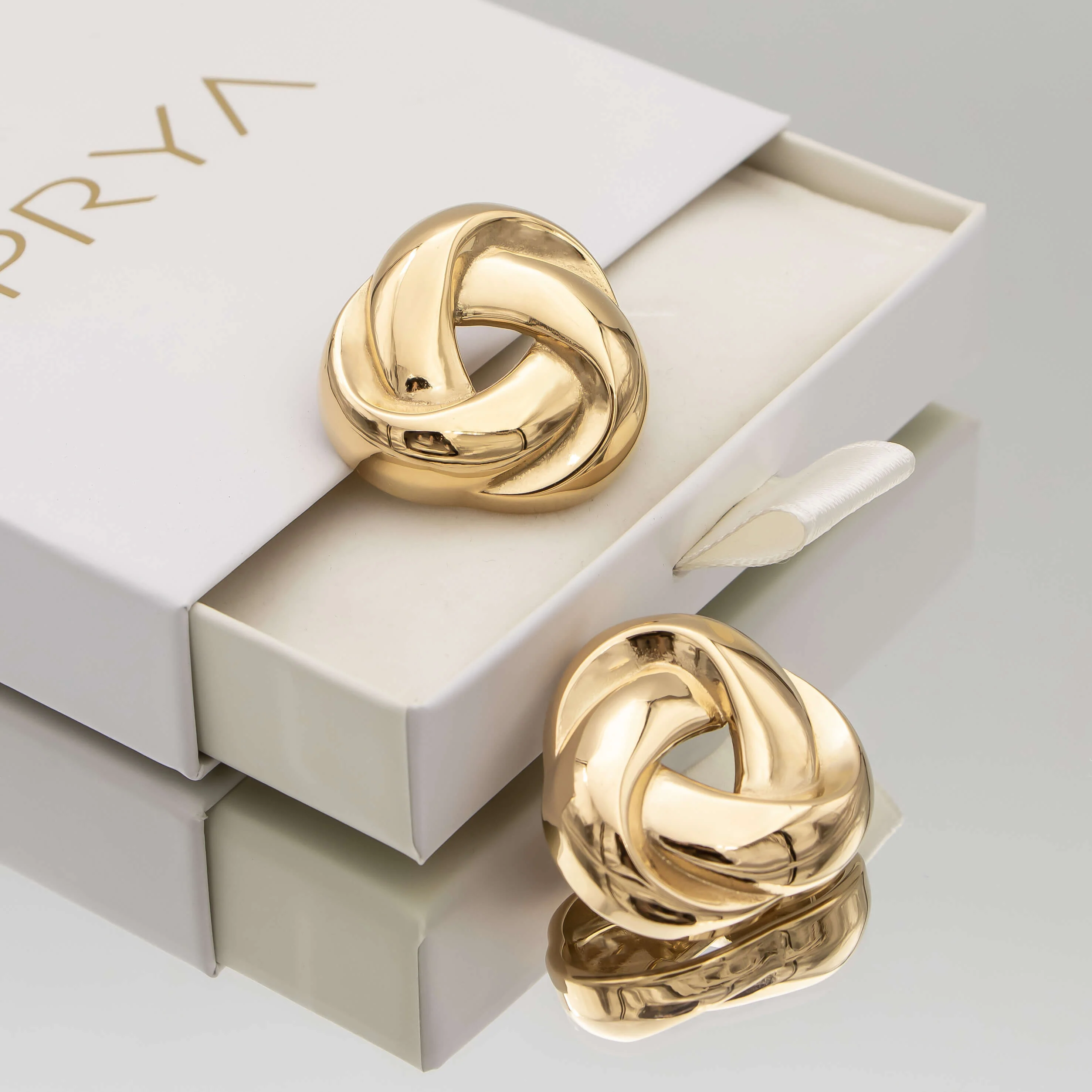 Rania Knot Earrings - Image 3