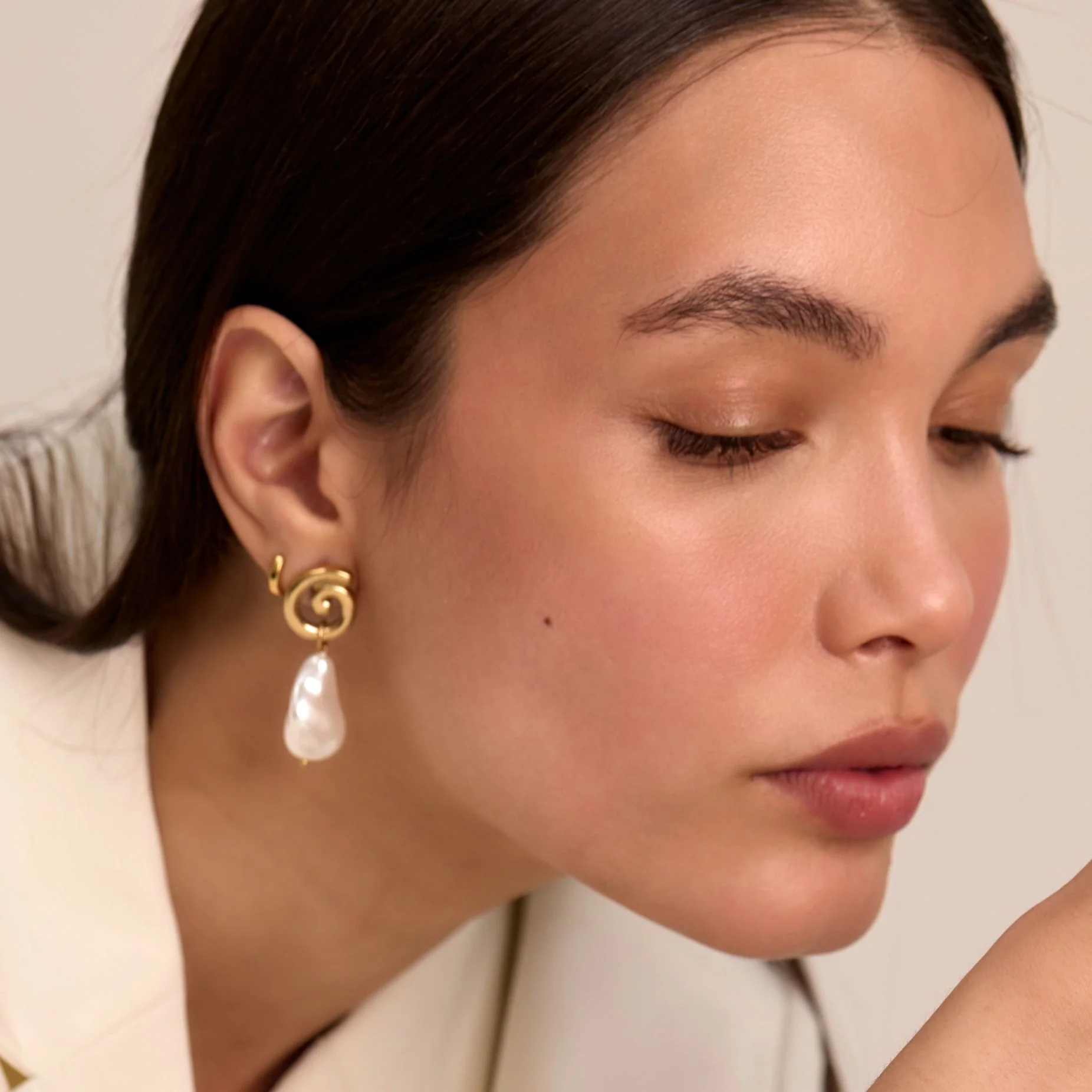 Rumi Pearl Earrings - Image 2