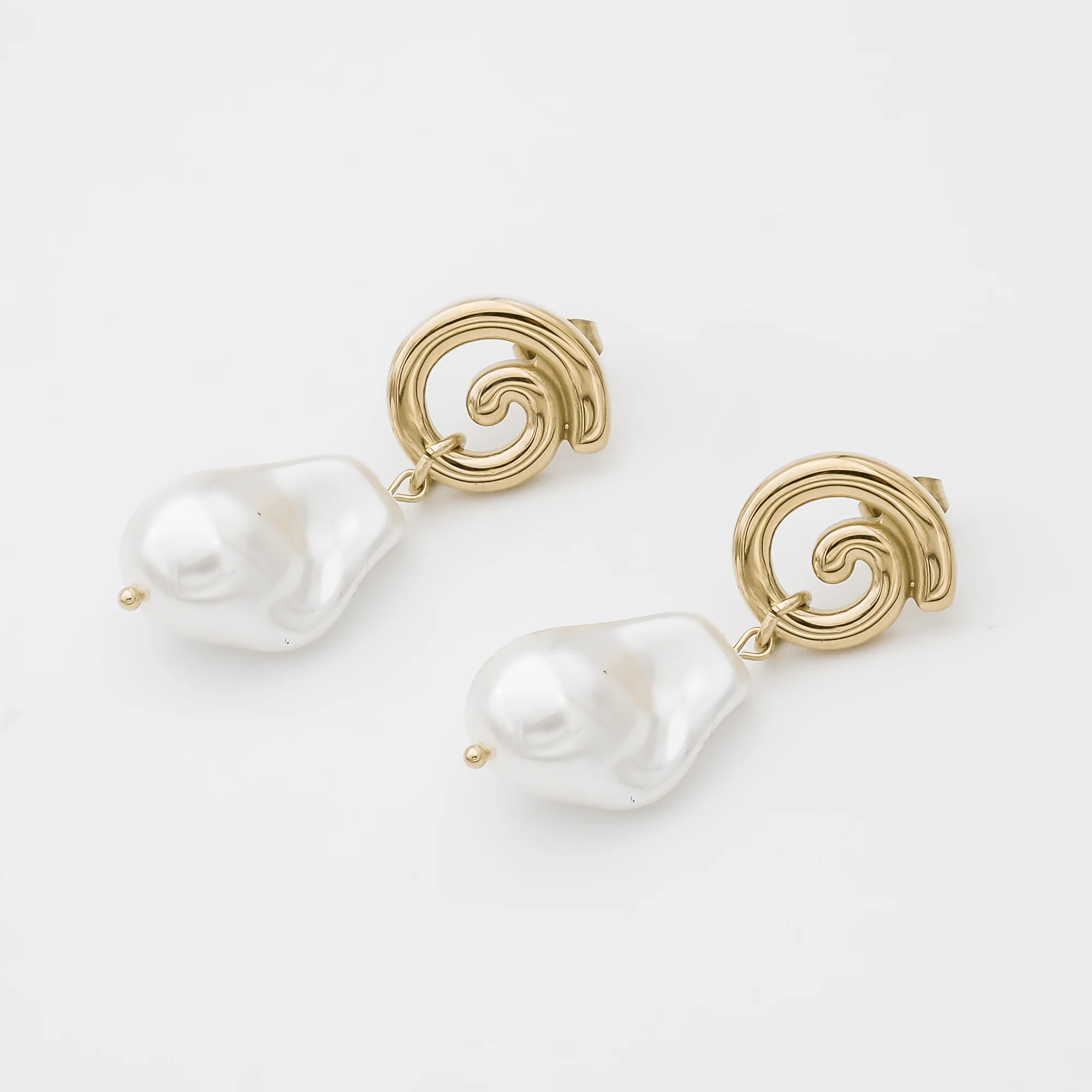 Rumi Pearl Earrings - Image 3