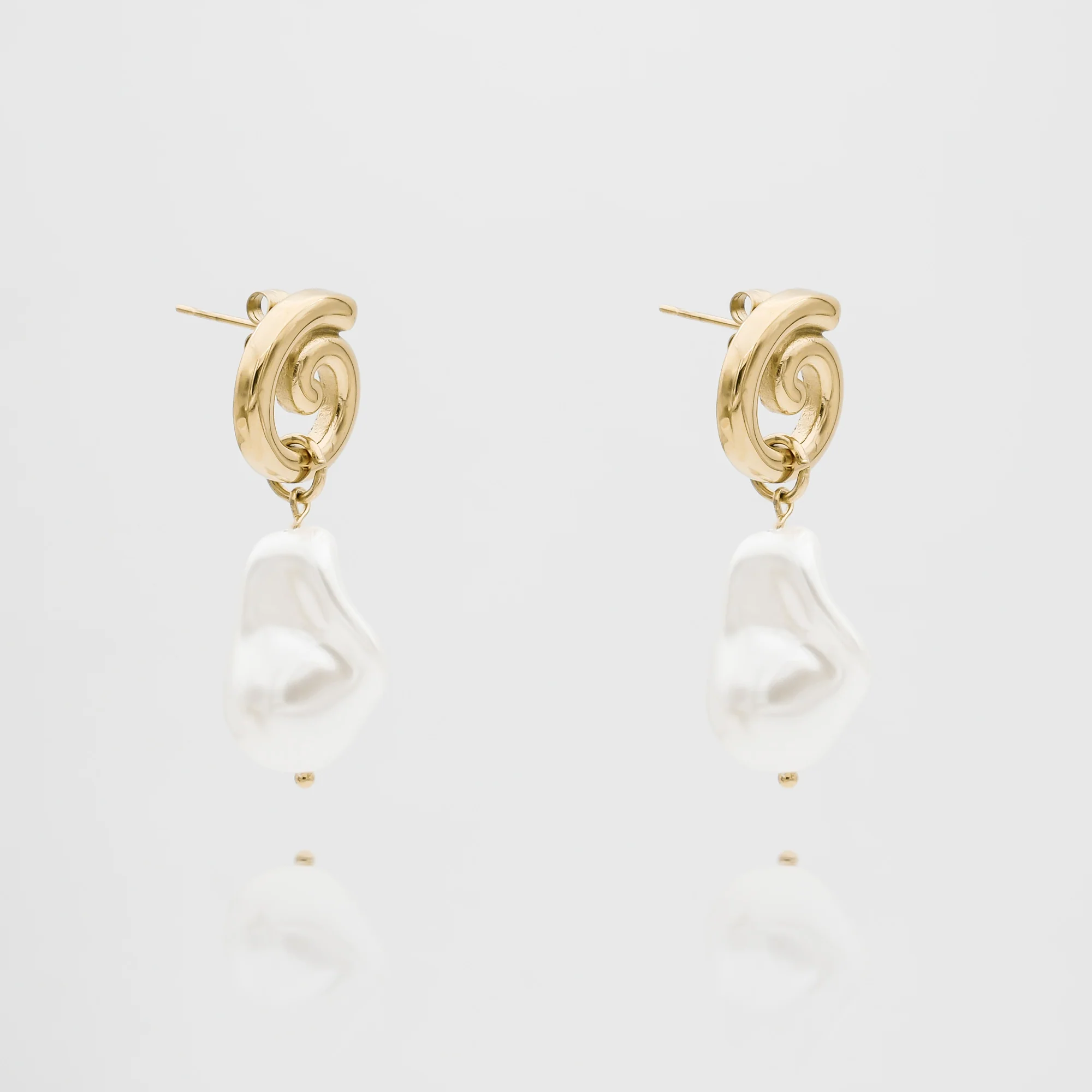 Rumi Pearl Earrings - Image 4