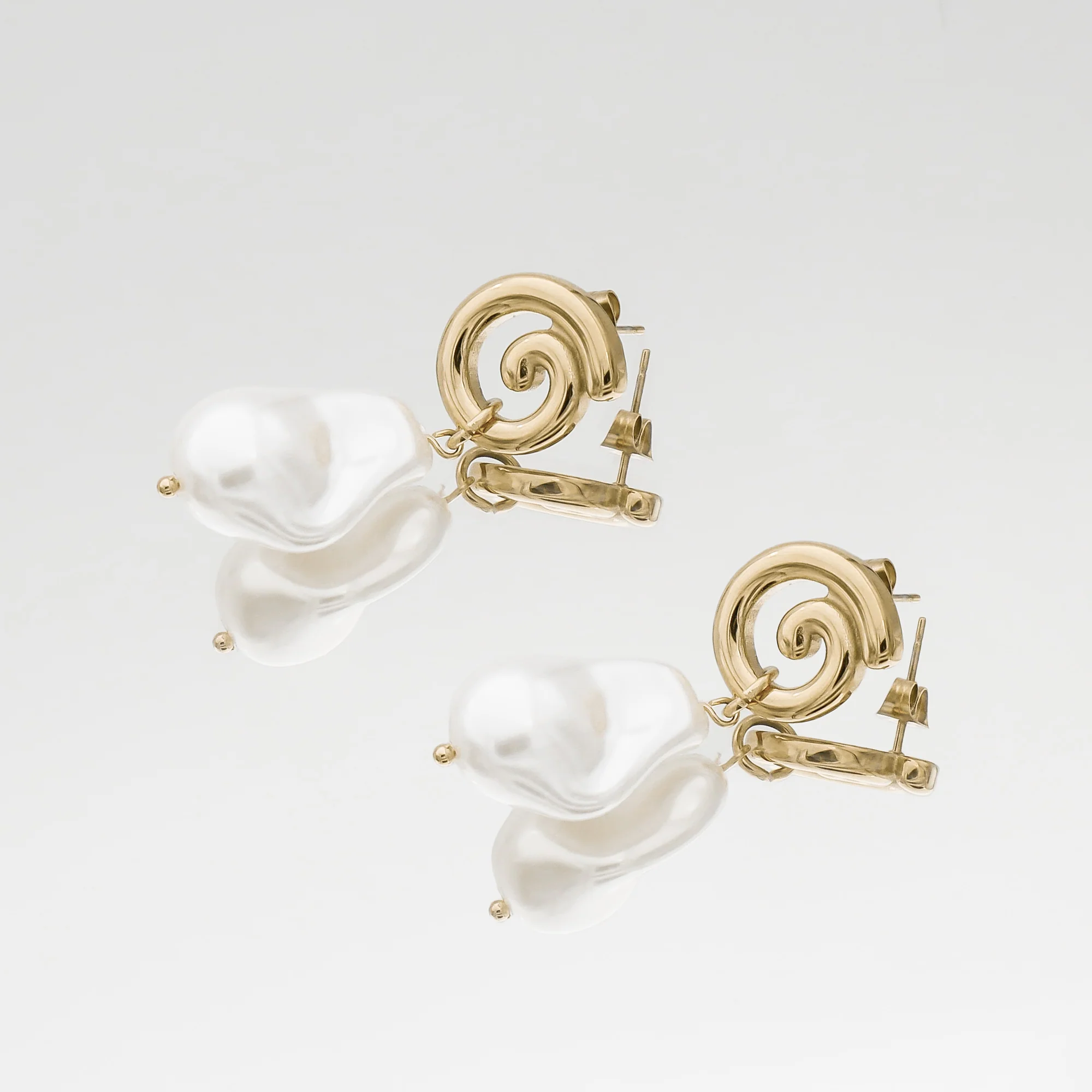 Rumi Pearl Earrings - Image 7