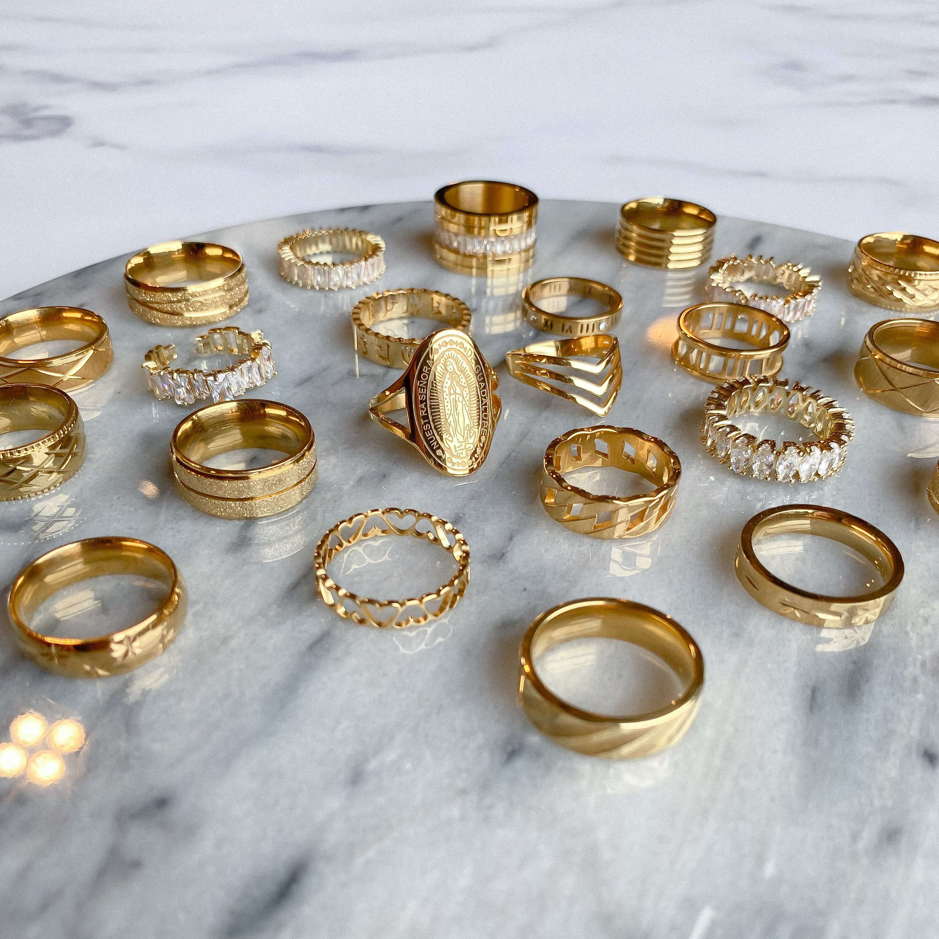 Serena Linked Love Heart Ring - Image 3