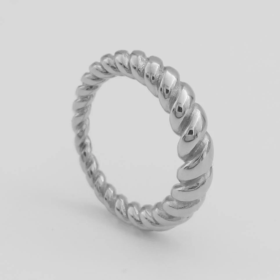 Tia Twisted Ring - Image 7