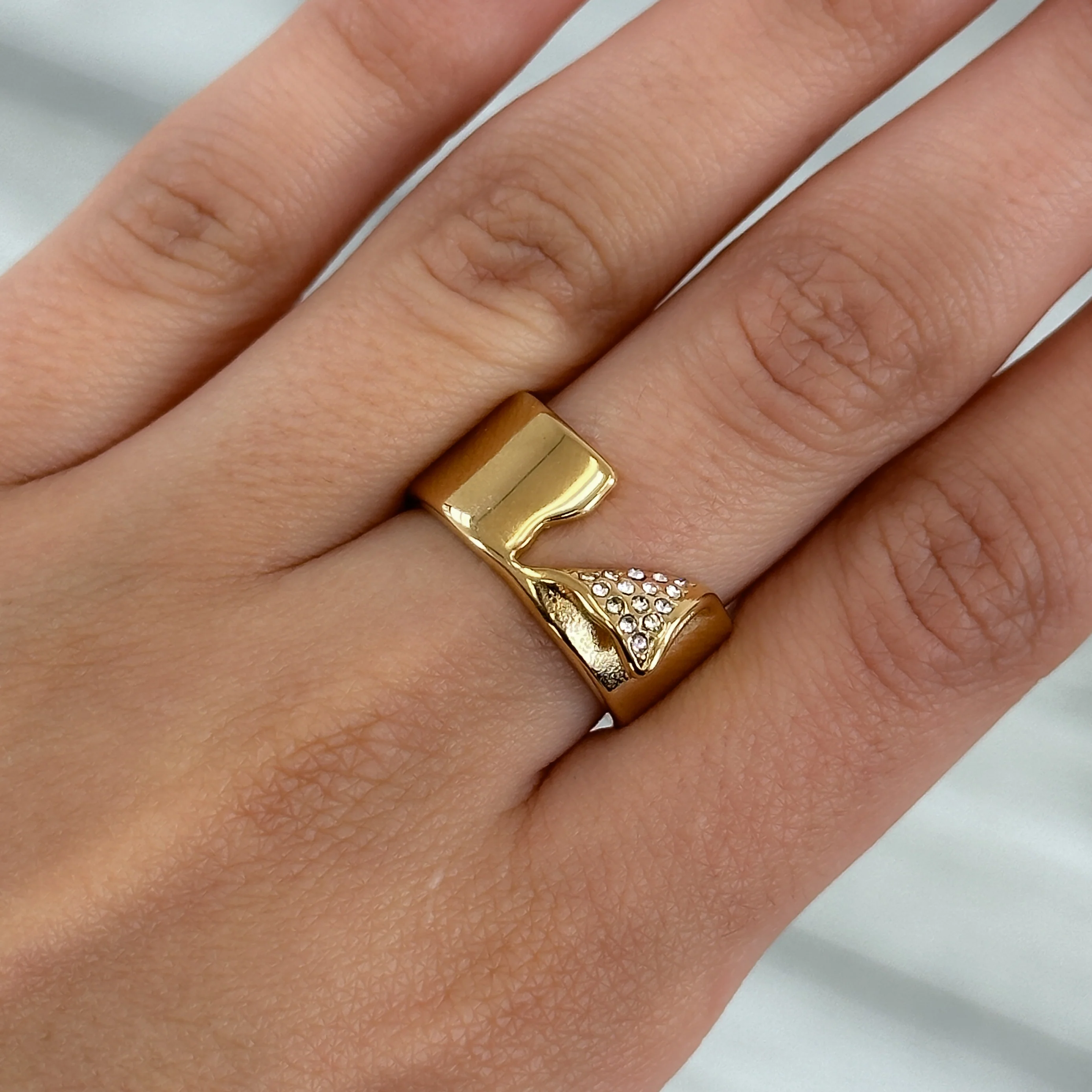 Zuri Cut Out Band Ring - Image 3