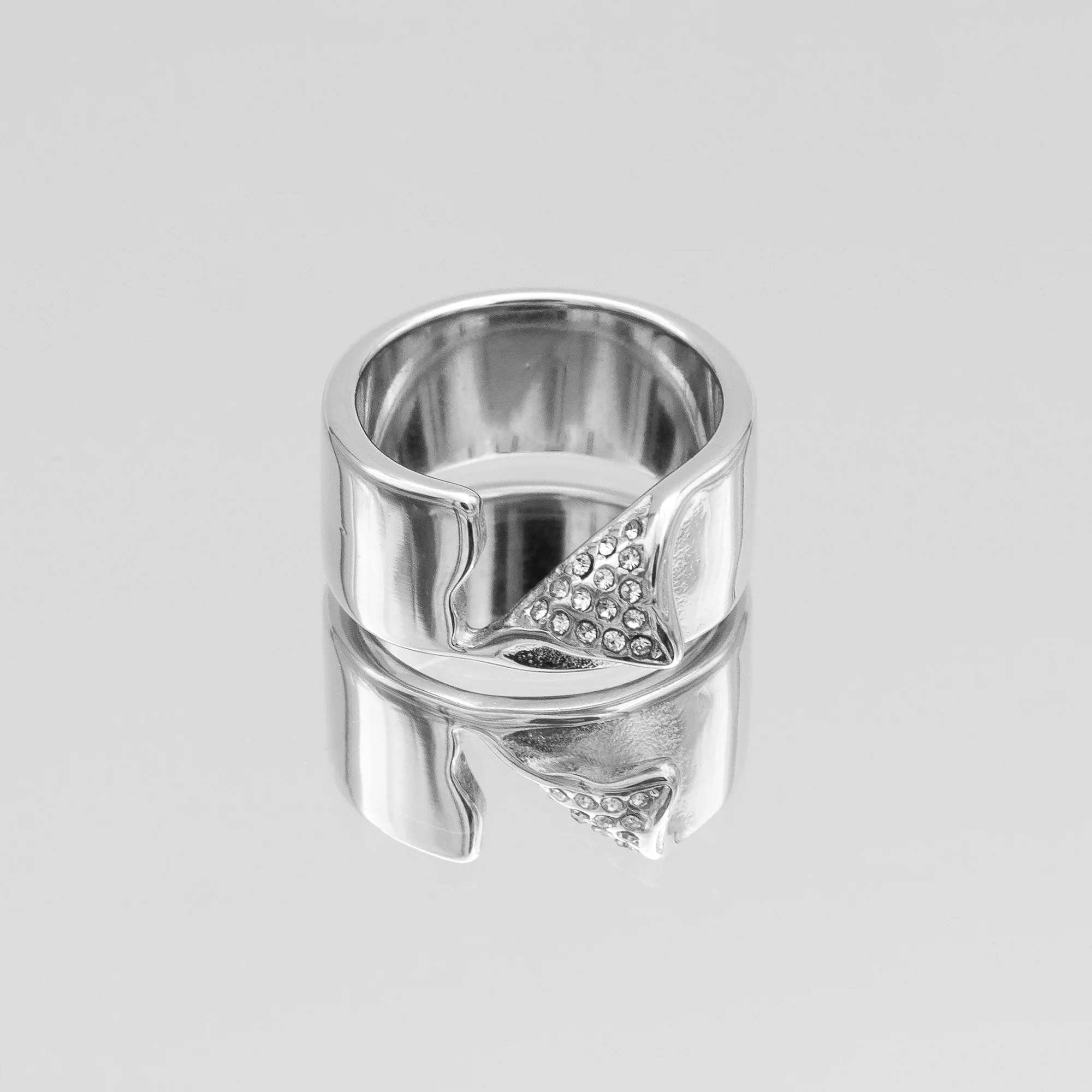 Zuri Cut Out Band Ring - Image 4
