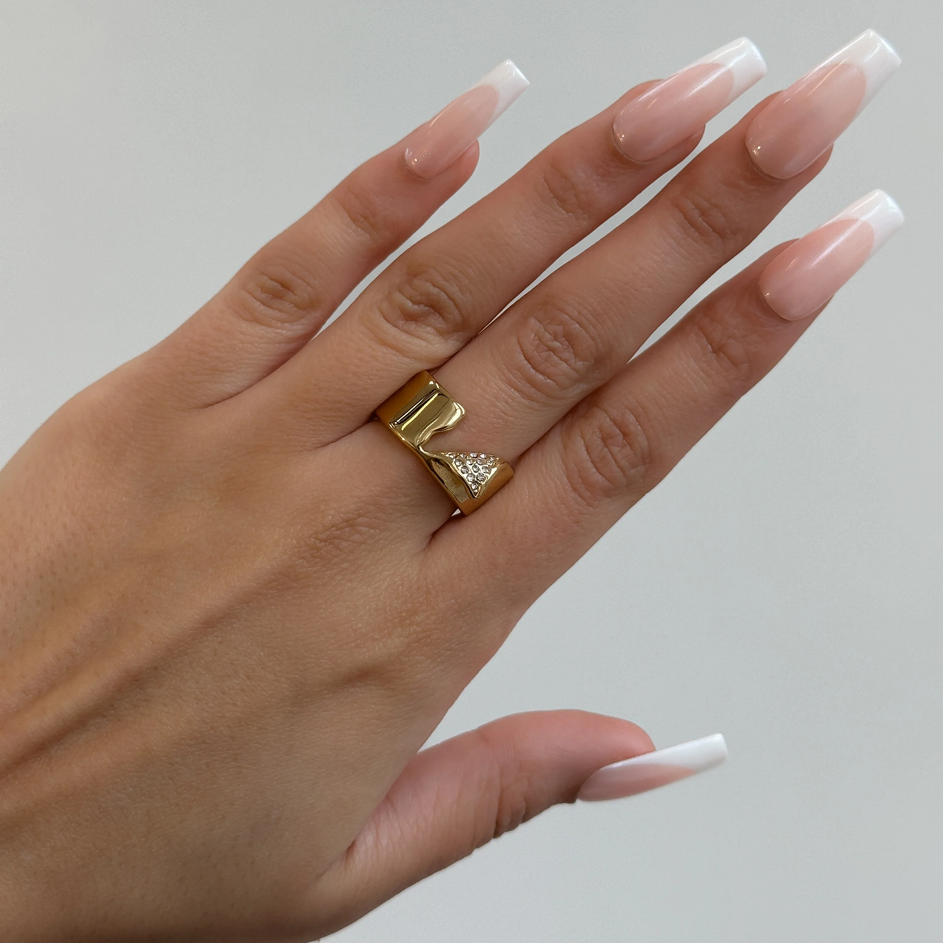 Zuri Cut Out Band Ring - Image 9