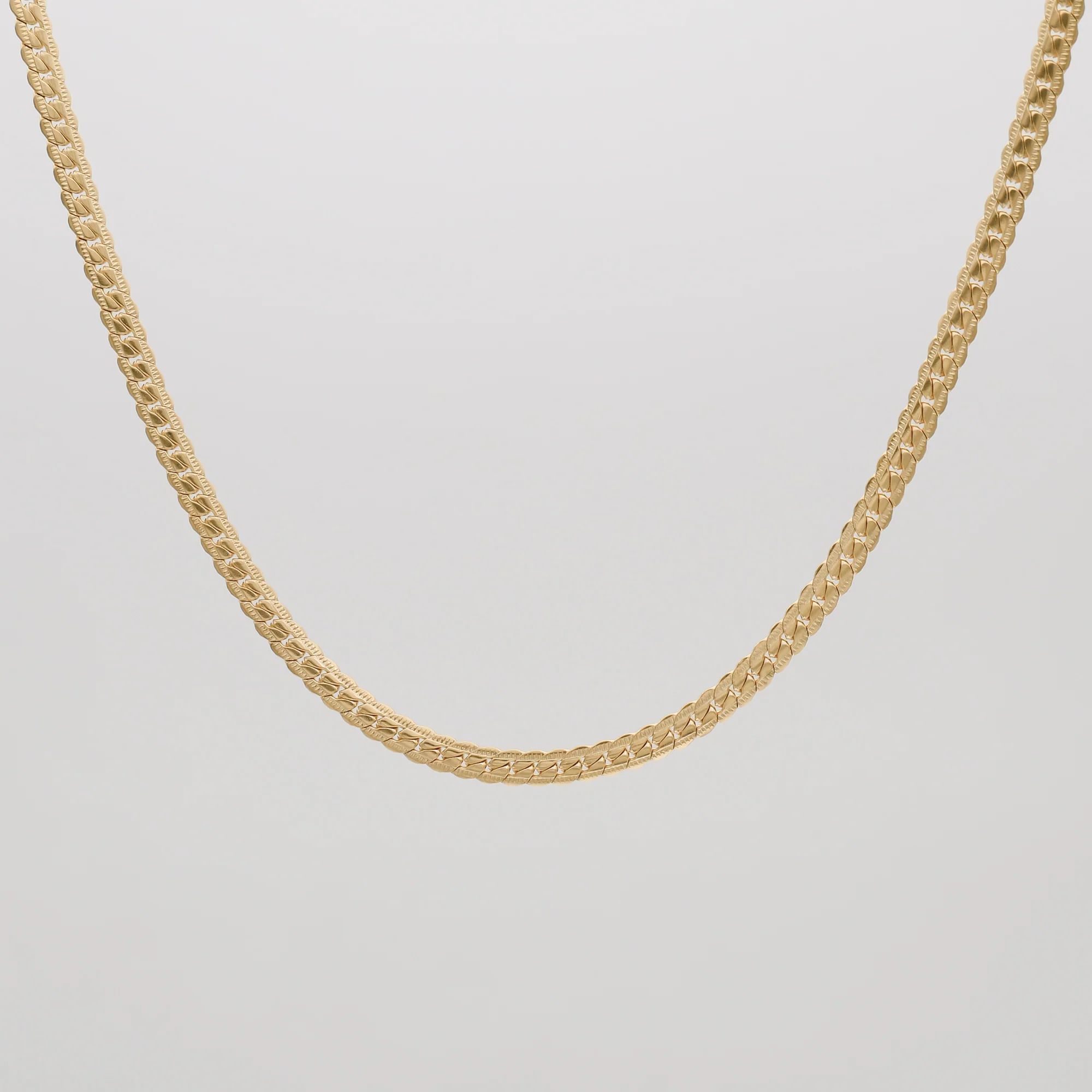 Zuri Hammered Curb Chain - Image 4