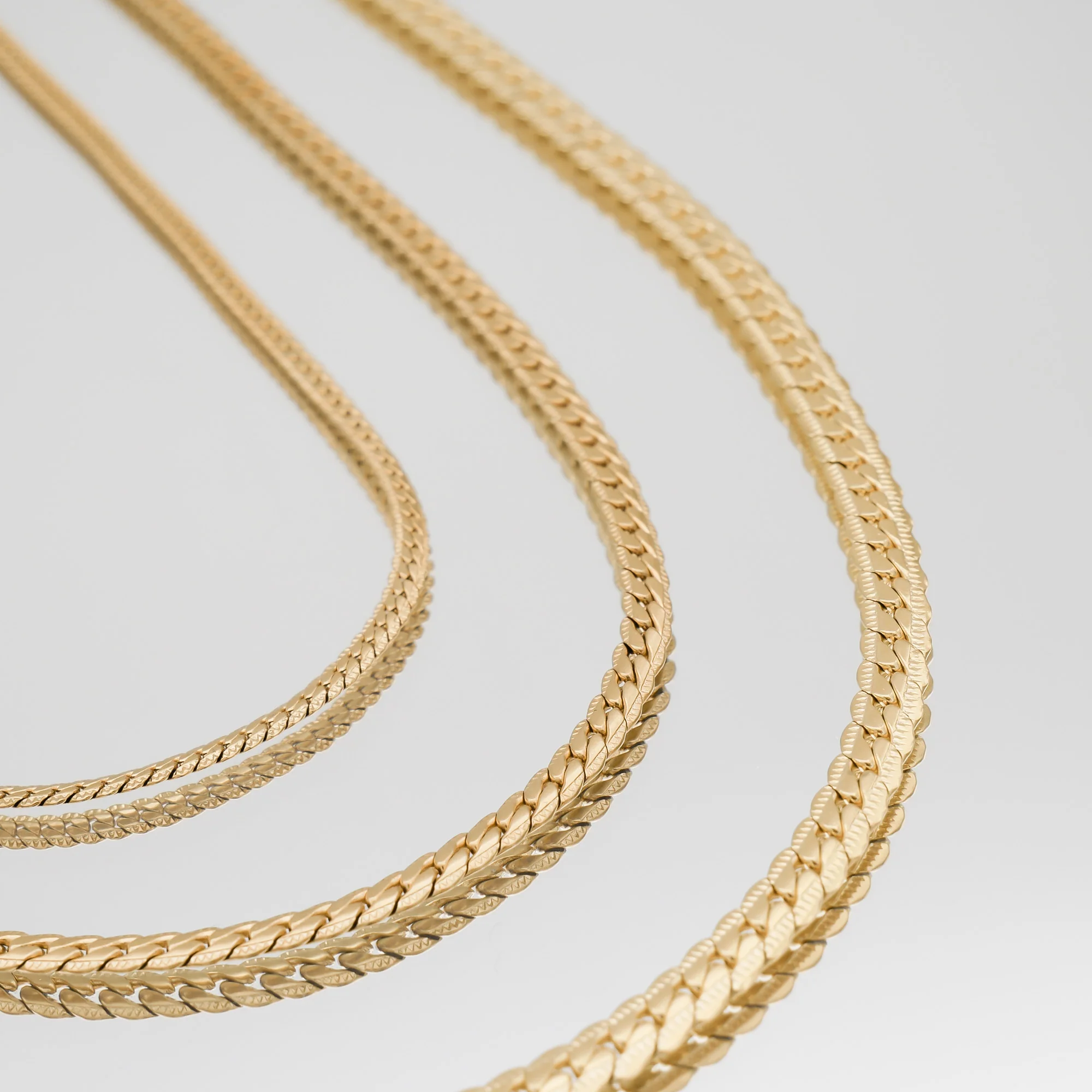 Zuri Hammered Curb Chain - Image 7