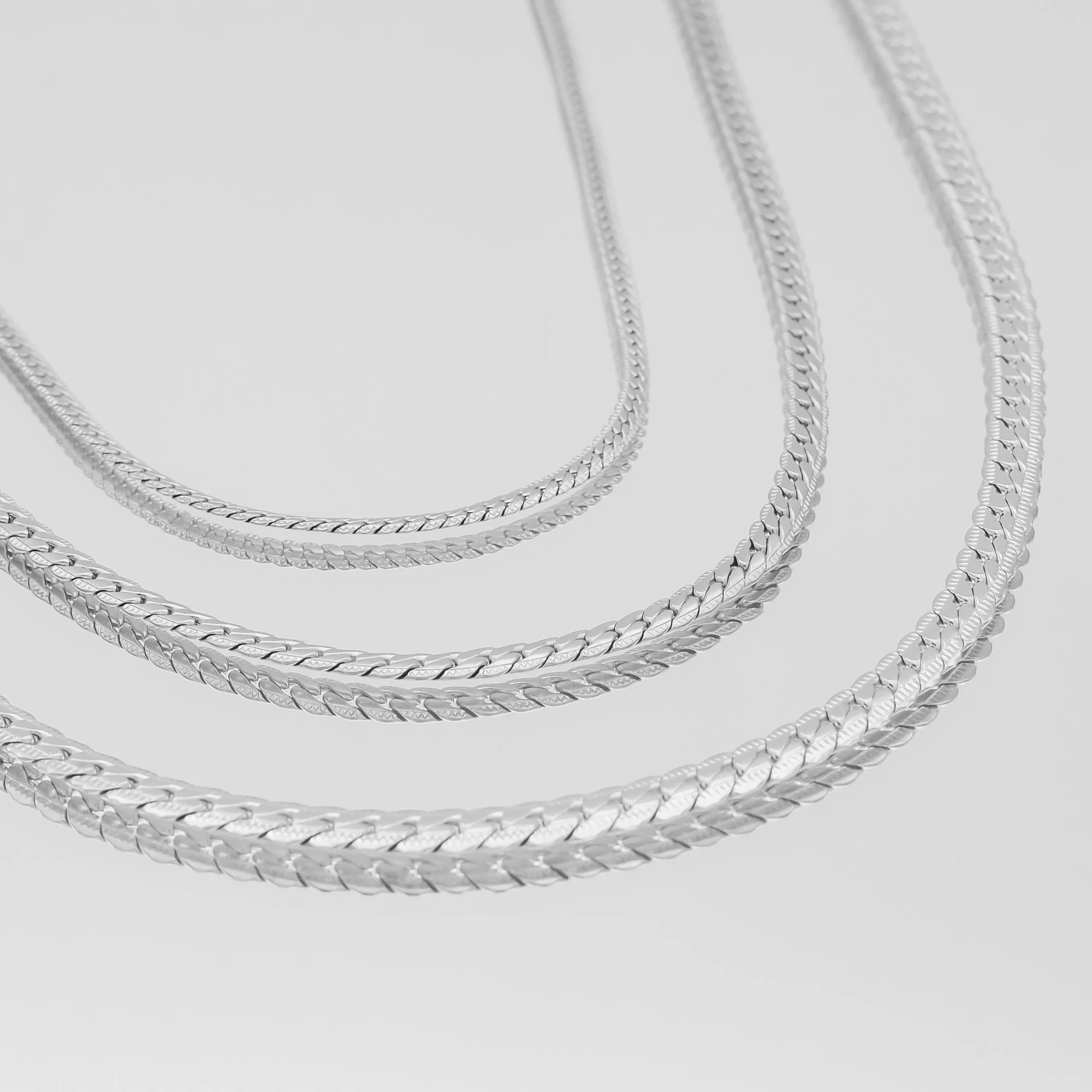 Zuri Hammered Curb Chain - Image 8